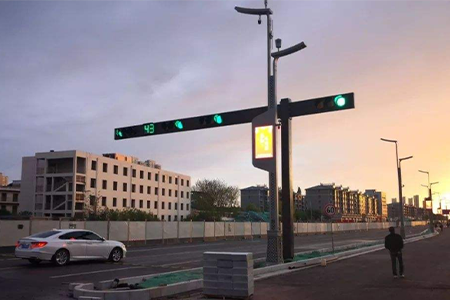 国家加快部署5G建设，“多杆合一”与通信技术、物联网技术相结合，正是智慧灯杆千载难逢的开展机遇，即达到最初的目的，也为智慧城市建设开启了新的方向。